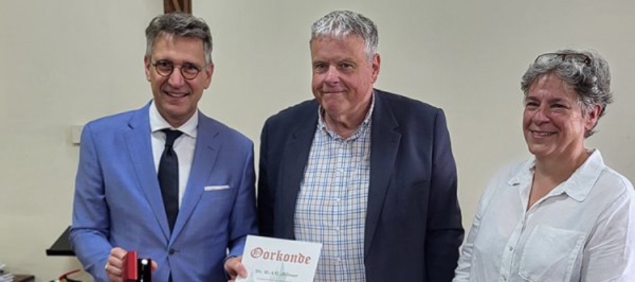 Onze nieuwe beschermheer, Burgemeester Wim Hillenaar